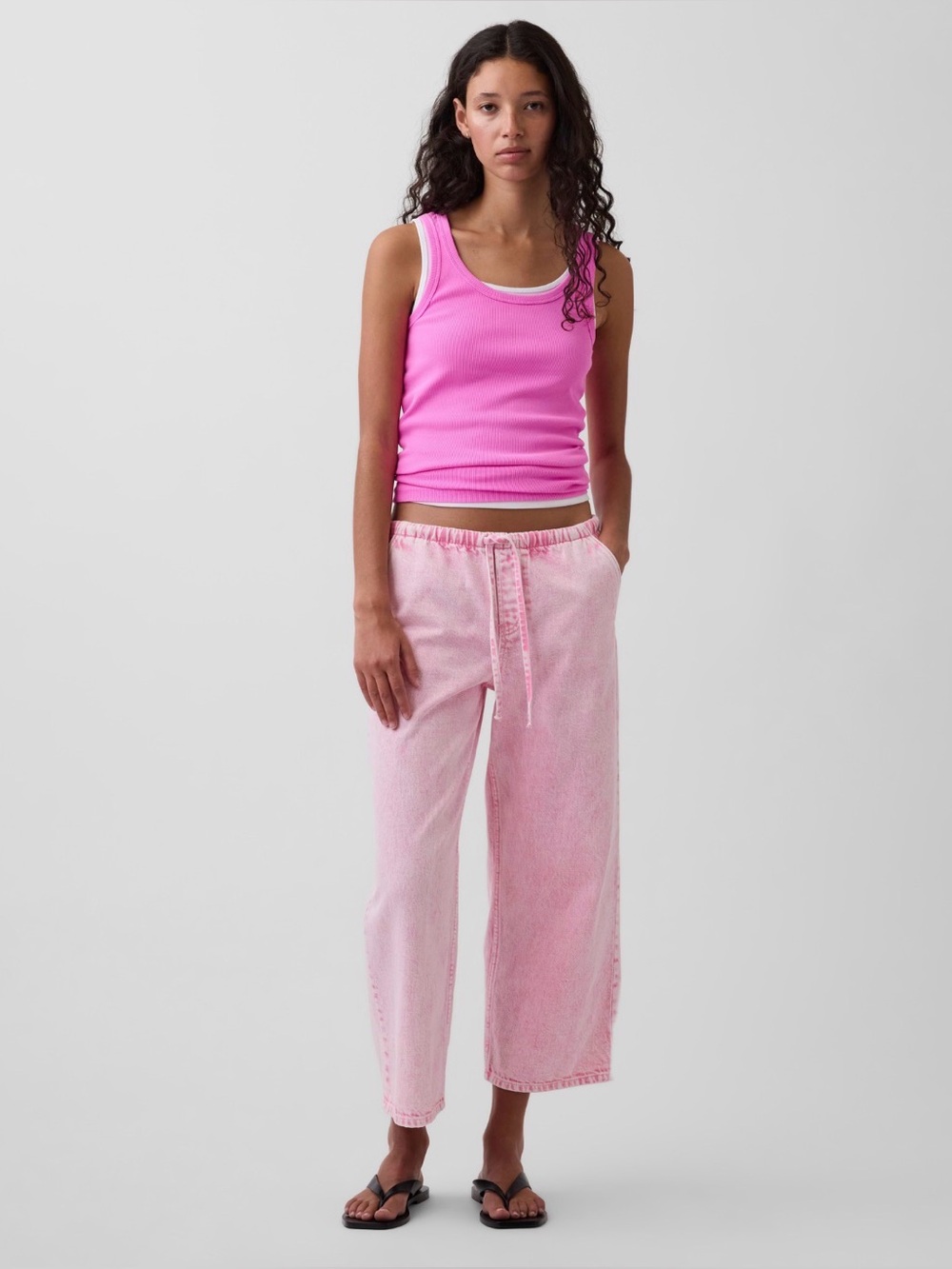 NWT Gap Neon Impulsive Pink Low Rise 90’s Easy loose Crop Jeans Sz XS.